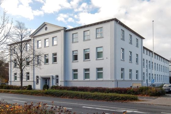 White three-storey office building of the Künstlersozialkasse in Wilhelmshaven, seen from the street